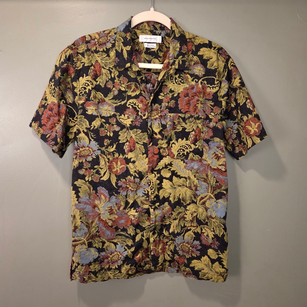Urban Outfitters Men's Floral Short Sleeve Button Up Shirt Size S 100% Cotton